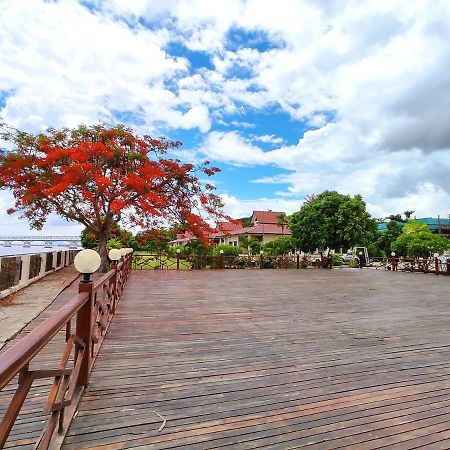 Attran Hotel Mawlamyaing Exterior foto