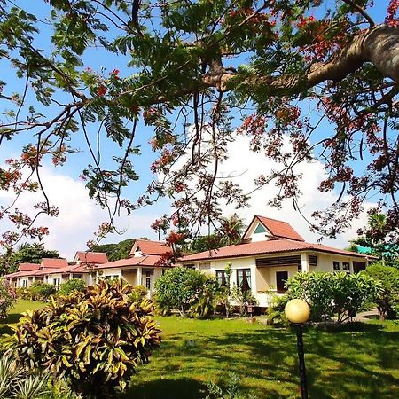 Attran Hotel Mawlamyaing Exterior foto