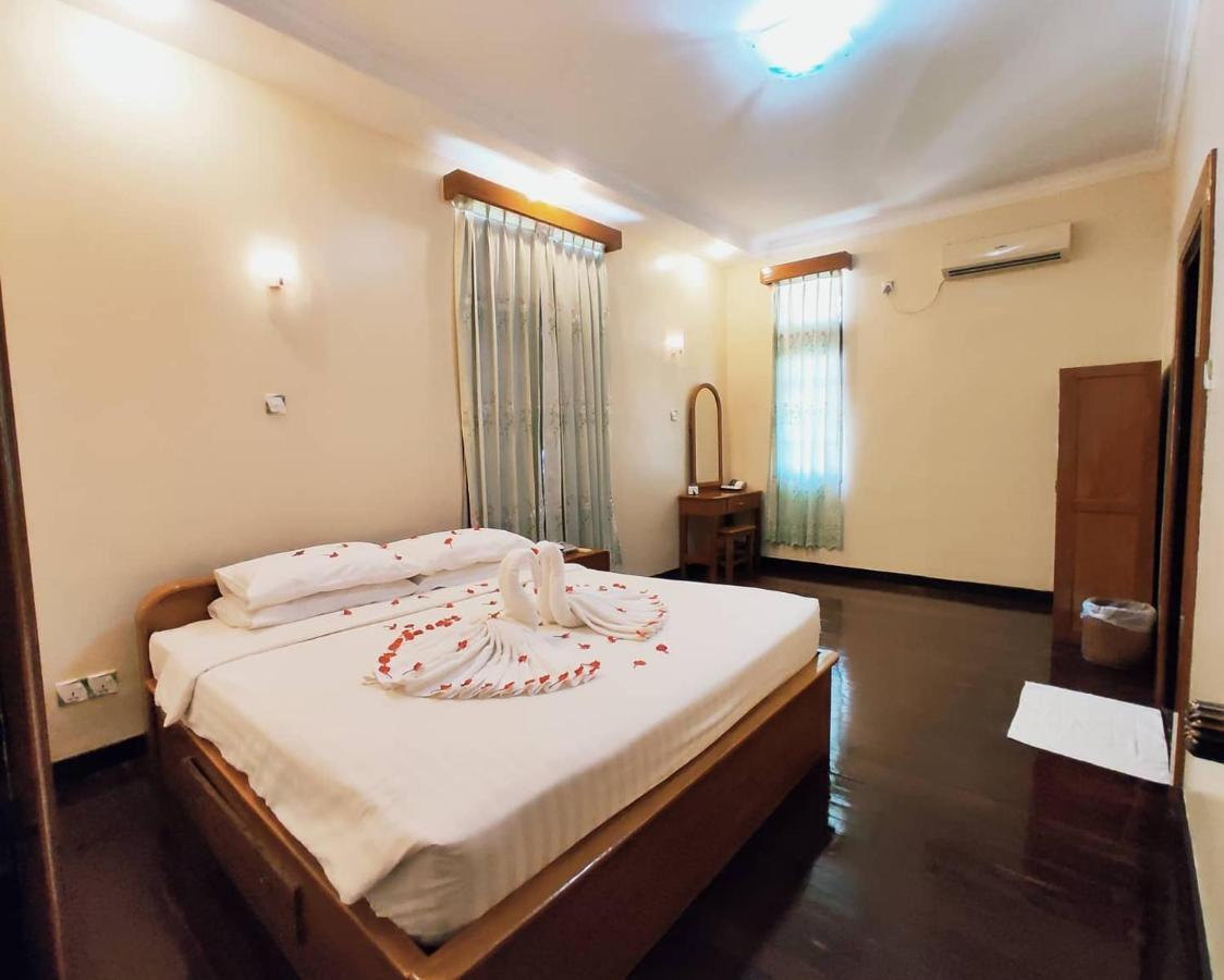 Attran Hotel Mawlamyaing Exterior foto