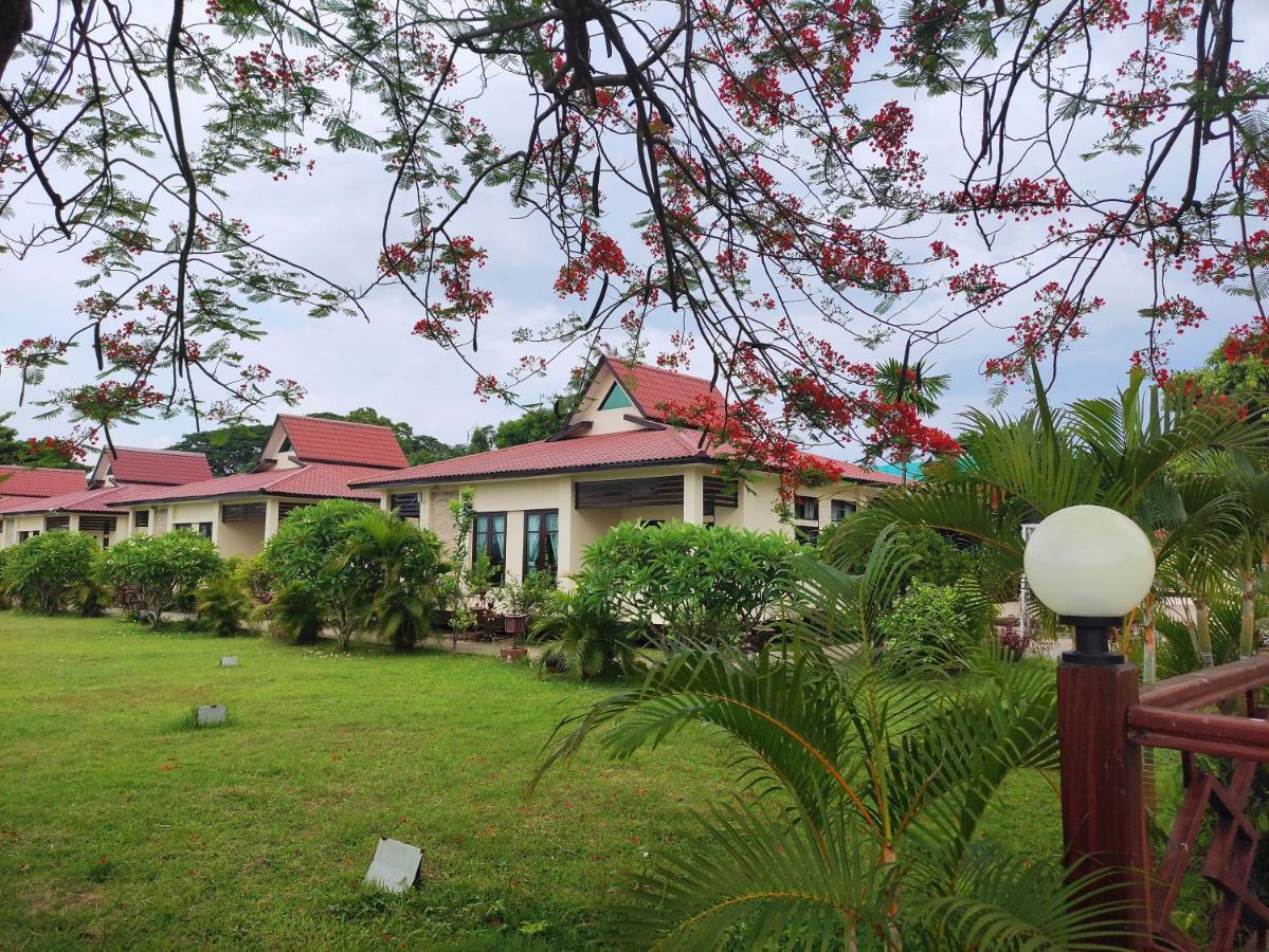 Attran Hotel Mawlamyaing Exterior foto