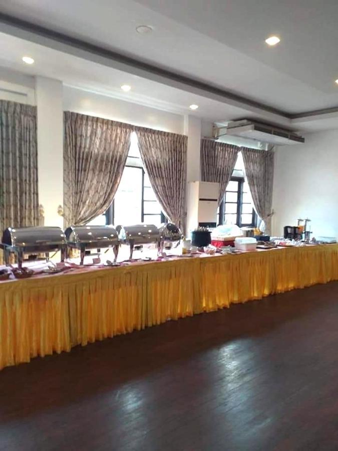 Attran Hotel Mawlamyaing Exterior foto