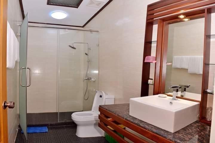 Attran Hotel Mawlamyaing Exterior foto