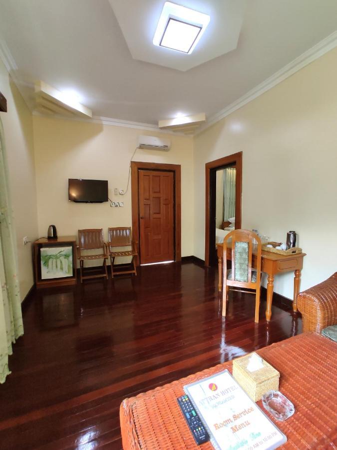 Attran Hotel Mawlamyaing Exterior foto