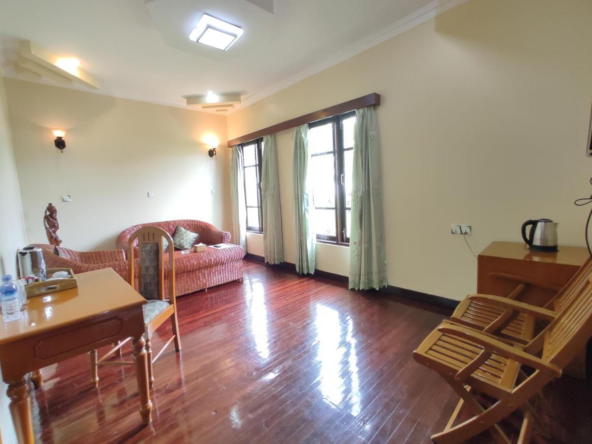 Attran Hotel Mawlamyaing Exterior foto