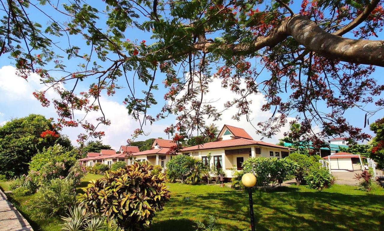 Attran Hotel Mawlamyaing Exterior foto