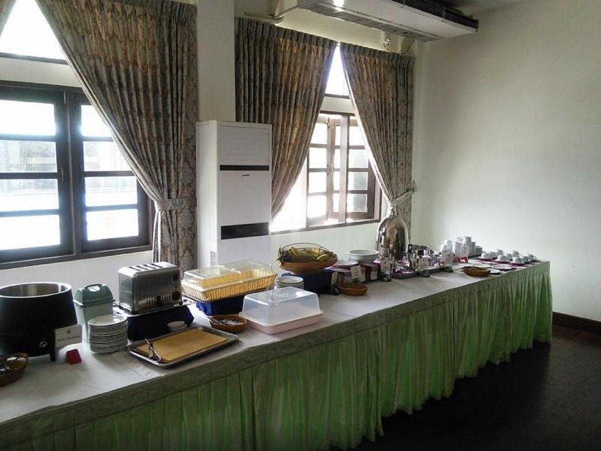 Attran Hotel Mawlamyaing Exterior foto