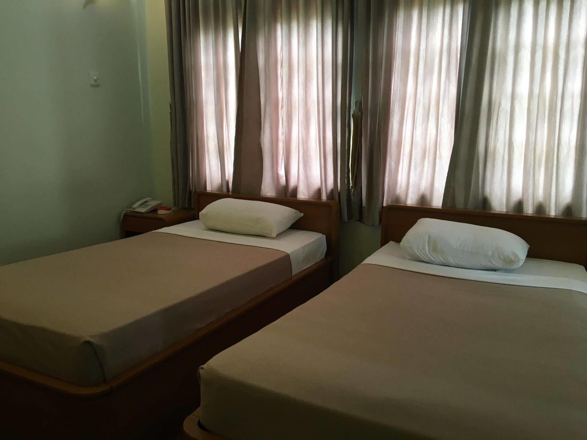 Attran Hotel Mawlamyaing Exterior foto